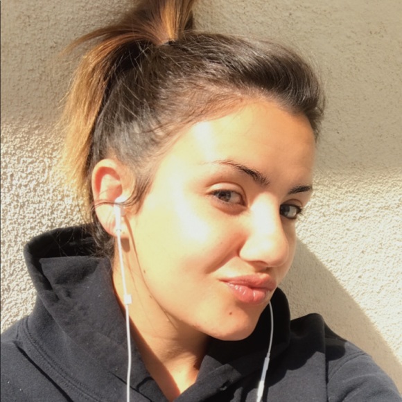 Meet your Posher, Claire - Picture 1 of 1